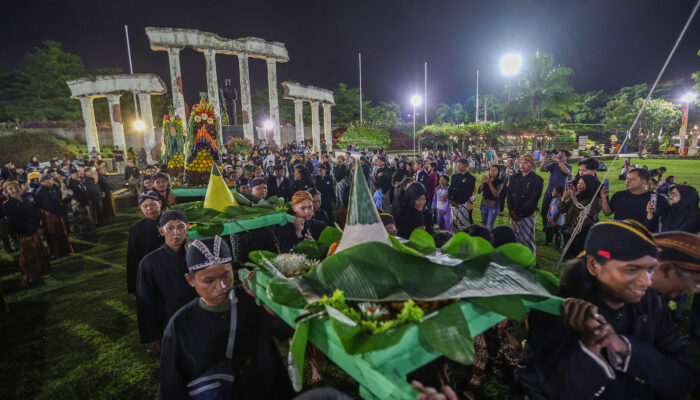 Surabaya Gelar Ruwatan Kota dan Wayang Kulit di Tugu Pahlawan, Libatkan Ratusan Seniman dan Budayawan