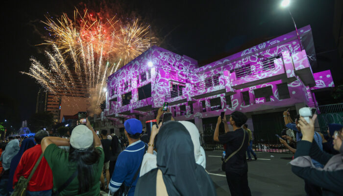 Surabaya Vaganza Sukses Digelar, Wali Kota Eri Cahyadi Terima Piagam KEN 2026 dari Kemenpar RI