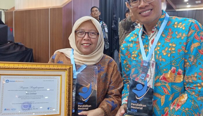Wujudkan Pemerataan Mutu, Surabaya Raih Dua Penghargaan Nasional dari Kemendikdasmen di Hardiknas 2026