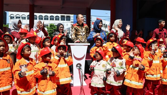 Dorong Pembentukan Karakter Anak, Pemkot Surabaya Hadirkan Wisata Edukasi Gratis Pemadam Kebakaran