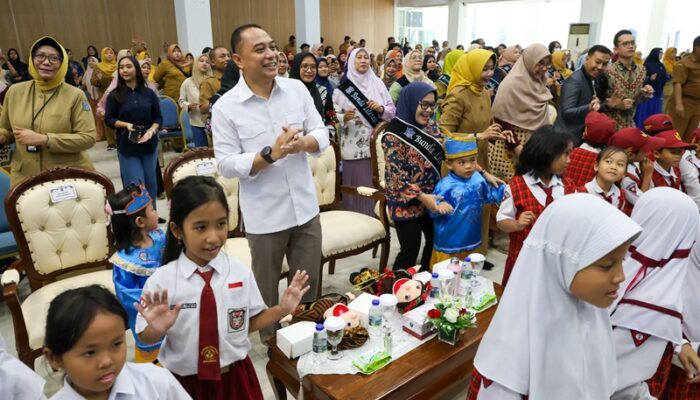 Batasi Penggunaan Gawai pada Anak, Wali Kota Eri Ajak Orang Tua untuk Mendongeng