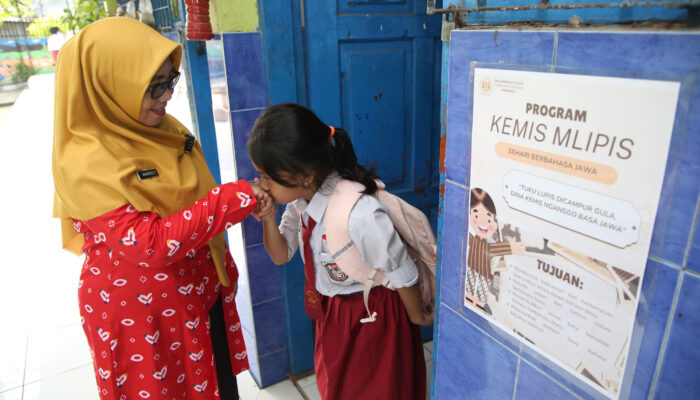 Surabaya Raih Penghargaan Nasional Revitalisasi Bahasa Daerah, Program “Kemis Mlipis” Curi Perhatian