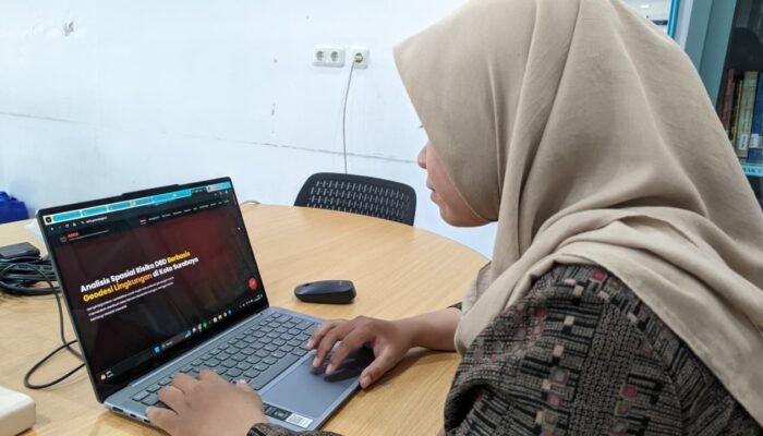 Mahasiswa ITS Kembangkan AERIS, Sistem Prediksi Wilayah Berisiko DBD di Surabaya