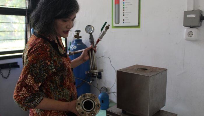 Profesor ITS Kembangkan Teknologi Ubah Limbah Aluminium Menjadi Sumber Energi Hidrogen