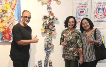Dosen UAB Surabaya Angkat Isu Limbah Konsumsi dalam Pameran Seni Nawasena di Bandung