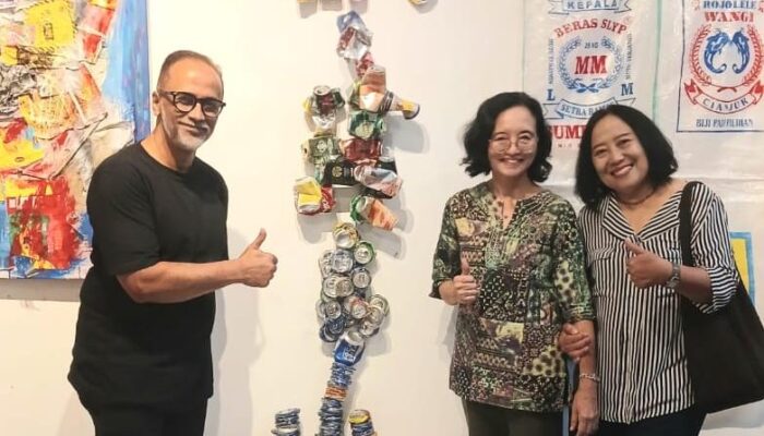 Dosen UAB Surabaya Angkat Isu Limbah Konsumsi dalam Pameran Seni Nawasena di Bandung