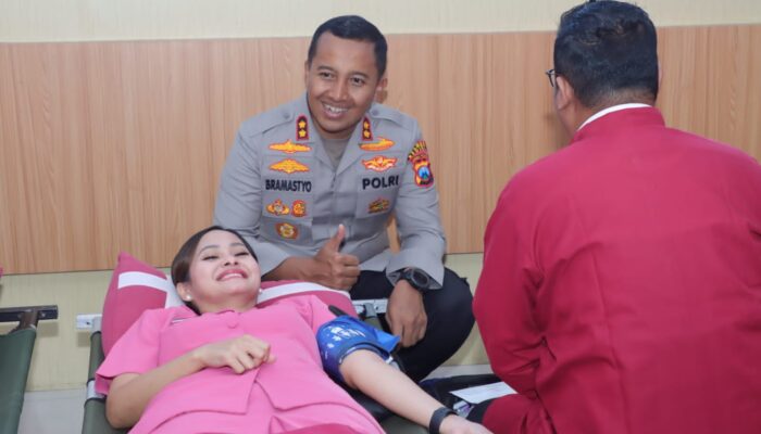 Wujud Kepedulian Kemanusiaan, Polres Kediri Gelar Donor Darah dan Kumpulkan 200 Kantong