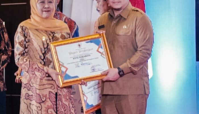 Komitmen Berikan Hunian Layak, Pemkot Surabaya Raih Penghargaan Terbaik I Program Rutilahu di Jawa Timur