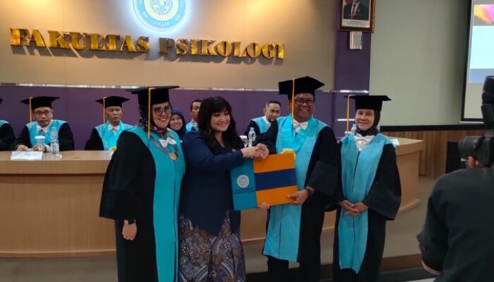 Di Tengah Kesibukan sebagai Legislator, Herlina Harsono Njoto Sukses Menyandang Gelar Doktor Psikologi