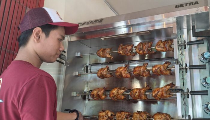 Patricia Bella Luncurkan Roastinc Chicken di Surabaya, Usung Ayam Roasted Bercita Rasa Nusantara