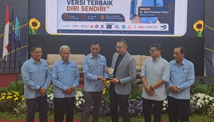 Universitas Adi Buana Bekali Mahasiswa Bangun Personal Branding dan Kesehatan Mental Bersama dr. Gia Pratama