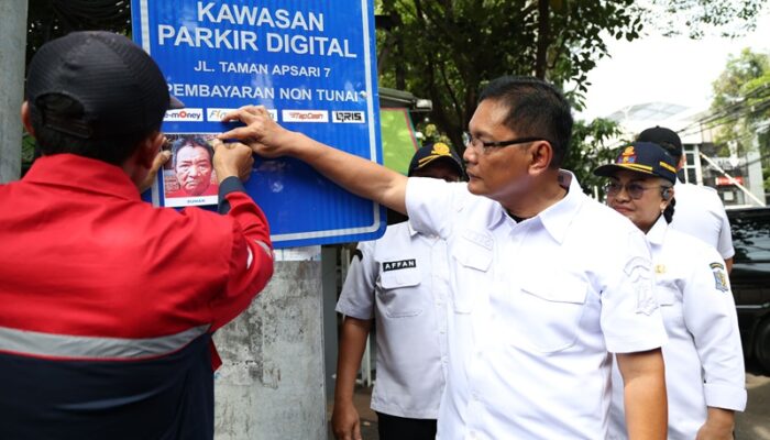 Dishub Surabaya Tempel Foto Jukir untuk Cegah Penyalahgunaan Identitas