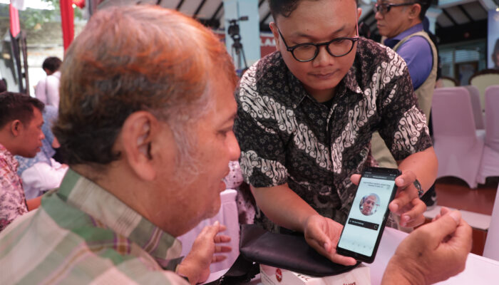 Kota Surabaya Jadi Pilot Project Aplikasi Perlinsos Digital, Pangkas Waktu Verifikasi Bansos Jadi 15 Menit