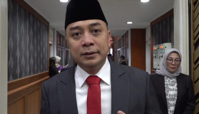Wali Kota Eri Terbitkan SE Larangan Pungutan RT/RW di Surabaya, Hanya Tiga Jenis Iuran yang Diperbolehkan