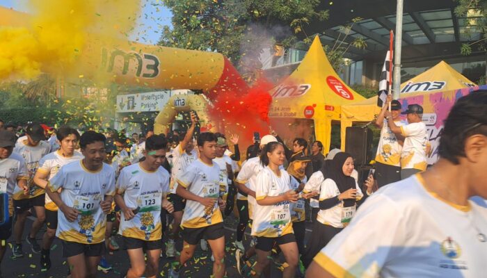 Rayakan Dies Natalis Ke-55, Universitas Adi Buana Gelar Color Fun Run Libatkan Ratusan Peserta