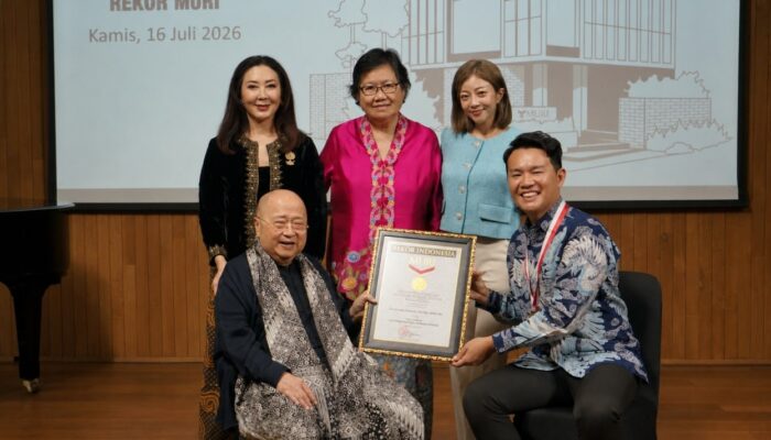 Dr. Timothy Astandu Raih Rekor MURI, Jadi Orang Indonesia Pertama Kunjungi 197 Negara Berdaulat