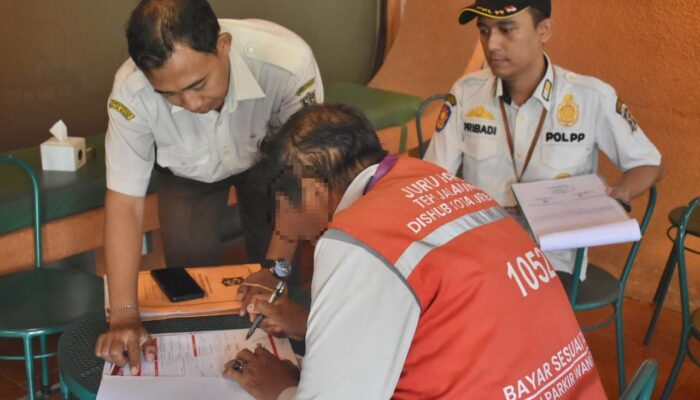 Tegakkan Perda, Pemkot Surabaya Tertibkan 63 Titik Parkir Liar dan Non-Digital
