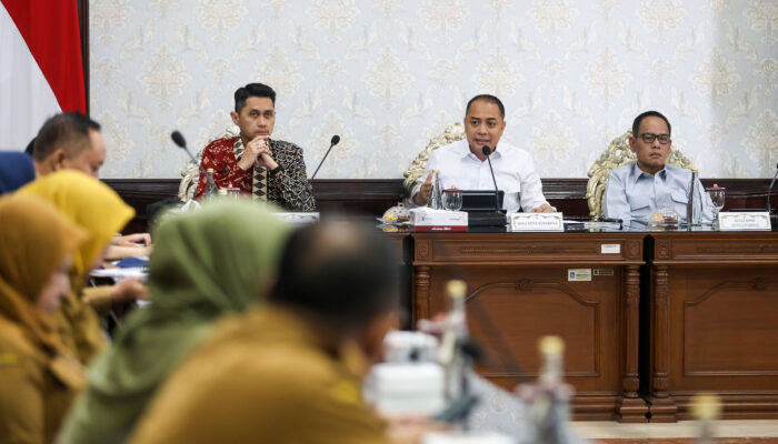 Di Depan Tim PPD Bappenas, Wali Kota Eri Cahyadi Paparkan Strategi Pengentasan Kemiskinan Terintegrasi di Surabaya