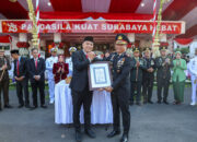 Terima Penghargaan di HUT ke-80 Bhayangkara, Wali Kota Eri Cahyadi Kuatkan Sinergi Bersama Polrestabes Surabaya