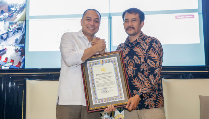 Perkuat Perlindungan Anak dari Radikalisme Bersama Densus 88, Wali Kota Eri Raih Penghargaan Kapolri