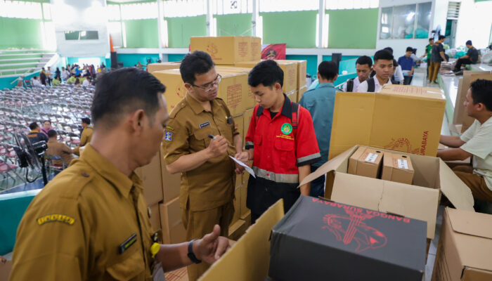 Pemkot Surabaya Beri Bantuan Pendidikan bagi 7.380 Siswa SMA/SMK Sederajat 