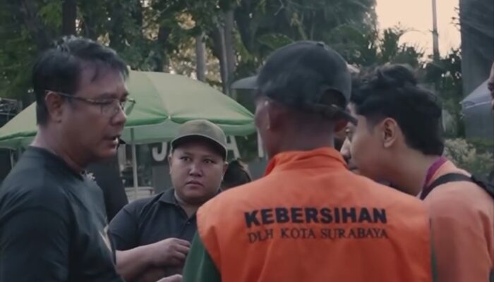 Dua Petugas DLH Surabaya Disanksi Setelah Terbukti Lakukan Pungli PKL di Tugu Pahlawan