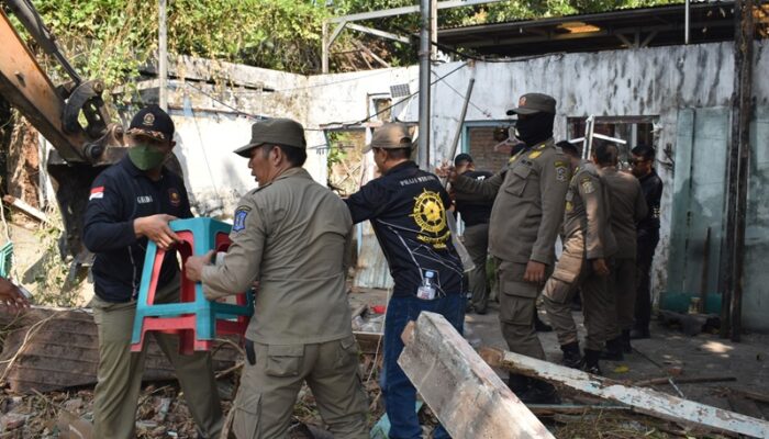 Siapkan untuk Puskesmas hingga Pos Pemadam Kebakaran, Pemkot Surabaya Tertibkan Lahan Aset 5.500 Meter Persegi di Ngagel Timur