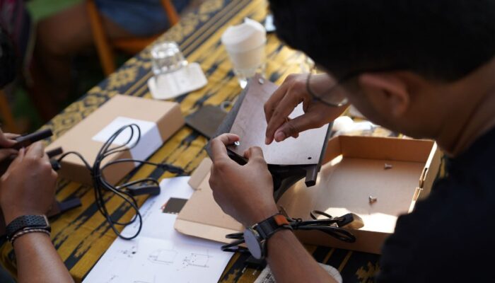 TACO dan Studio Banda Ubah Sisa HPL Menjadi Karya Fungsional lewat “Modulus Laminata”