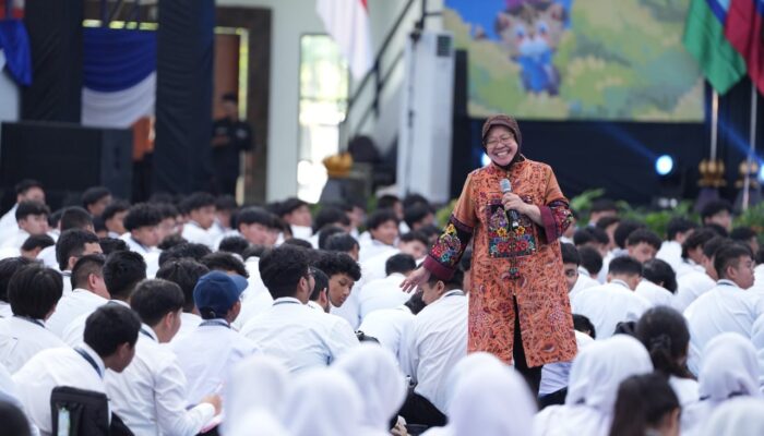 Risma Ajak Mahasiswa Baru ITS Jadi Agen Perubahan dan Berani Jawab Tantangan Bangsa