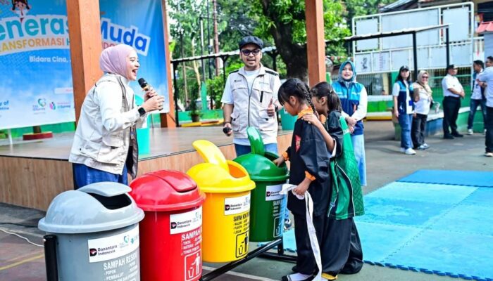 IDSurvey Edukasi 330 Siswa di Bidara Cina, Tanamkan Kepedulian Lingkungan Sejak Dini