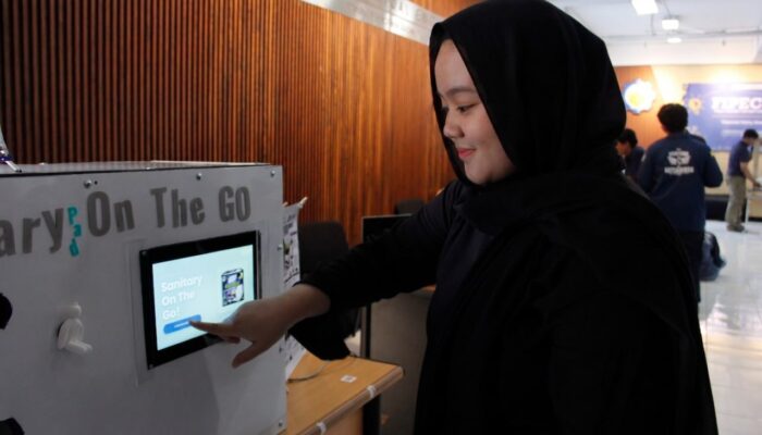 Mahasiswa ITS Rancang Mesin Penjual Pembalut Otomatis untuk Akses Sanitasi di Ruang Publik