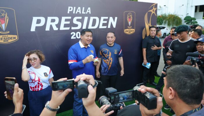 Didampingi Wali Kota Eri, Maruarar Sirait Umumkan Lokasi Semifinal dan Final Piala Presiden 2026