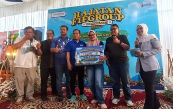 Dua Pelanggan FIFGROUP Raih Hadiah Umrah dari Hajatan Cabang Syariah 2026
