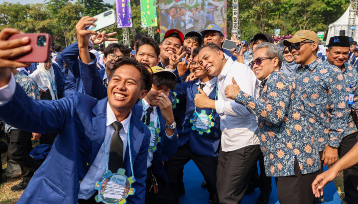 Wali Kota Eri Ajak Mahasiswa Baru ITS Jadi Generasi Kritis di Tengah Euforia AI