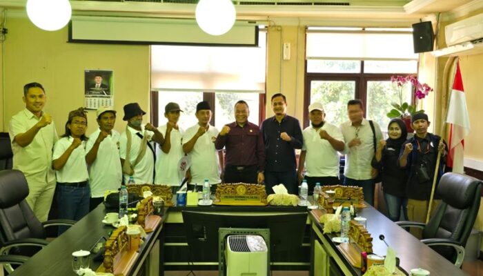 DPRD Surabaya Ajak Warga Kibarkan Merah Putih Sepanjang Agustus, Tolak Ajakan Bendera Setengah Tiang