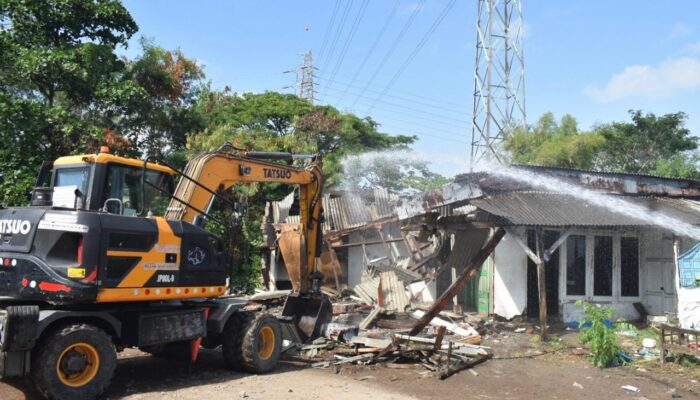 Enam Bangli Ditertibkan, Pemkot Surabaya Amankan Aset 1.800 Meter Persegi di TPU Keputih